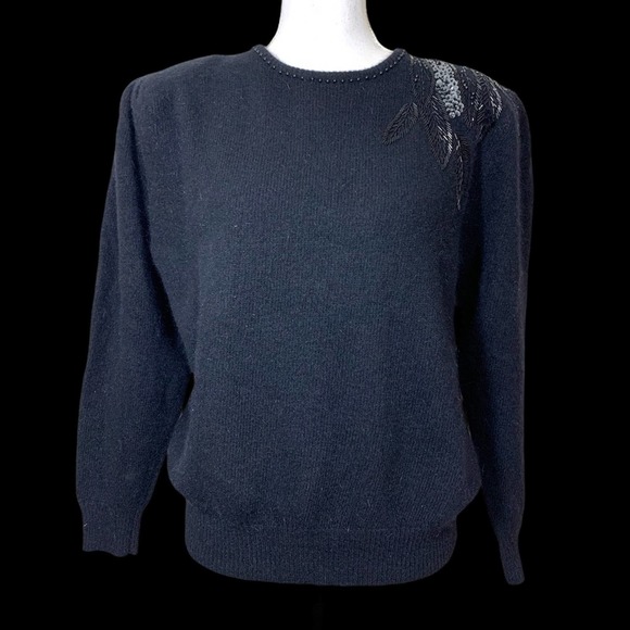 Vintage Lambswool Angora Sweater with one leaf Beaded Shoulder - Picture 2 of 10